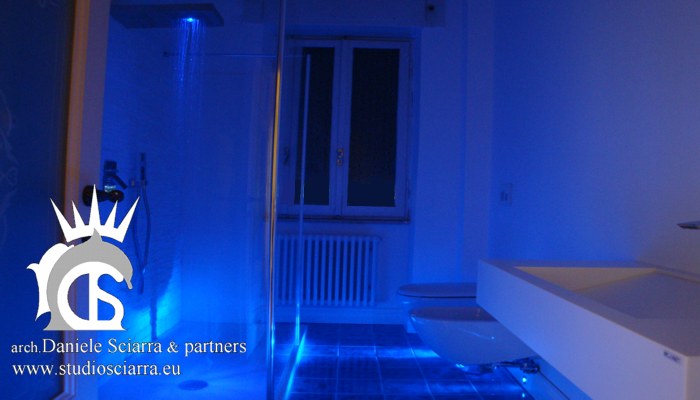 Bagno in resina bianca e luci led blu