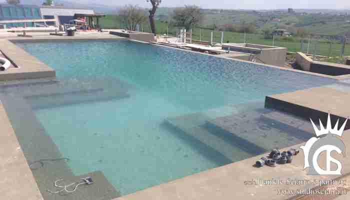 Le oasi idromassaggio all'interno della piscina